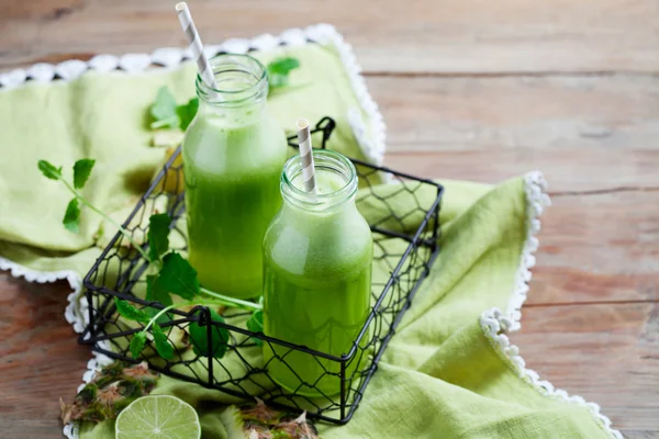 Healthy green juice — Stock Photo, Image