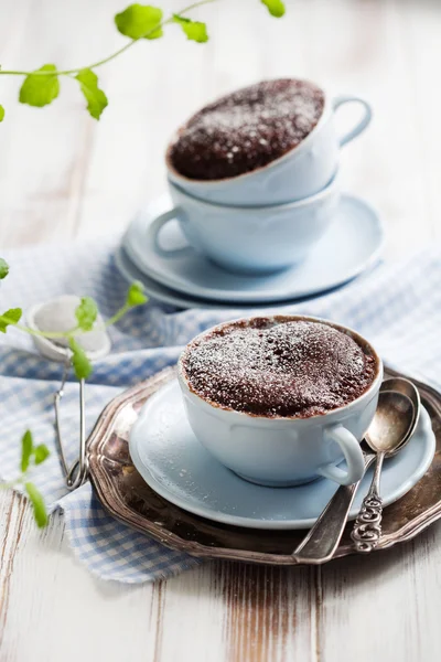 Chocolate cakes in mugs — Stock Photo, Image