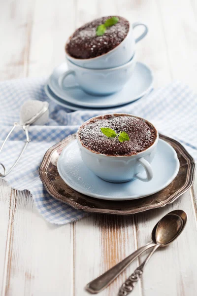 Chocolate cakes in mugs — Stock Photo, Image