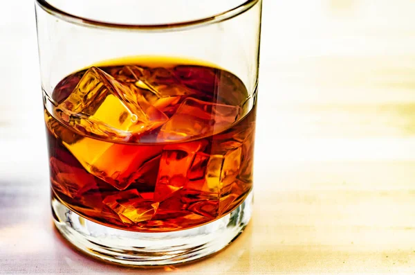 Hervorragender Whisky Serviert Mit Eiswürfeln Einem Glas Altmodischen Typs — Stockfoto