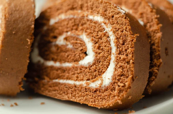 초콜릿 스펀지 바닐라 초콜릿 휘젓는 케이크 — 스톡 사진