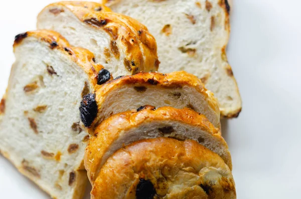 Pan Frutas Con Sultanas Trozos Con Sabor Naranja Sobre Fondo — Foto de Stock