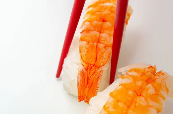 Primer Plano Ebi King Prawn Nigiri Preparado Por Chef Japonés —  Fotos de Stock