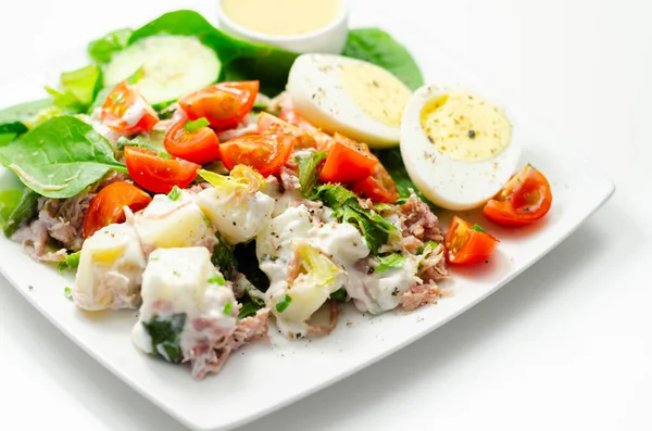 Gesunder Salat Kartoffelsalat Mit Hartgekochtem Geschreddertem Schinken Gurken Tomaten Salat — Stockfoto