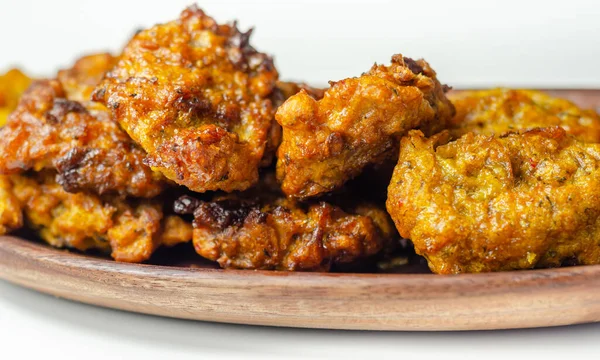 Delicious Onion Bhaji Fritters Served Wooden Plate Starter Anglo Indian — Stock Photo, Image