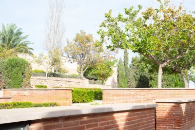 ALMERIA, İspanya - 07 NOVEMBER 2025 İspanya 'nın Almerya kentindeki Cerro de San Cristobal kalesi ve duvarları, İber Yarımadası' ndaki en önemli Endülüs anıtsal ve arkeolojik komplekslerinden biri.