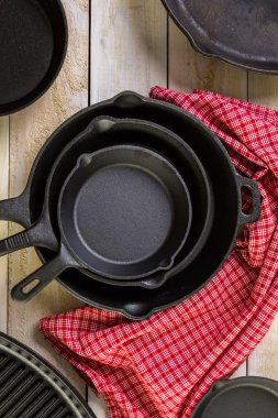 Dökme demir skillets
