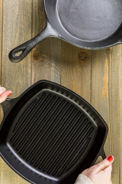 Gietijzer skillets — Stockfoto