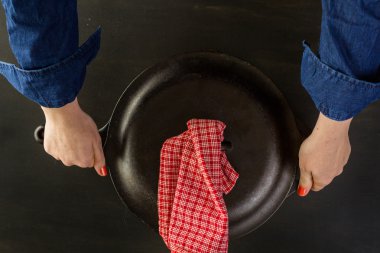 Dökme demir skillets