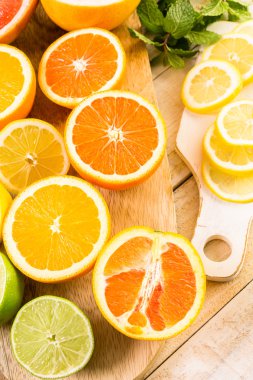 çeşitli narenciye