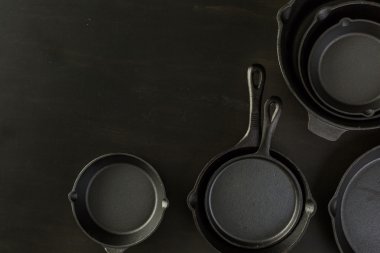 Geleneksel dökme demir skillets