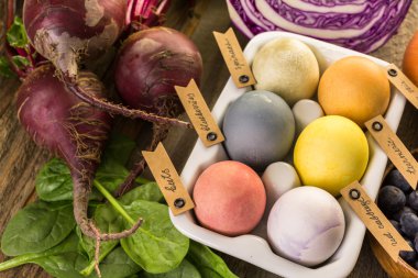 boyalı Paskalya yumurtaları