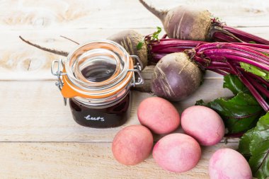 boyalı Paskalya yumurtaları