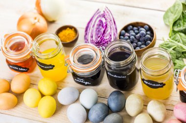 boyalı Paskalya yumurtaları