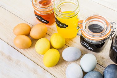 boyalı Paskalya yumurtaları