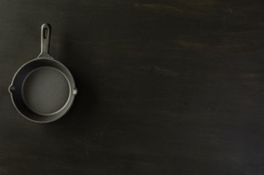 Geleneksel dökme demir skillets