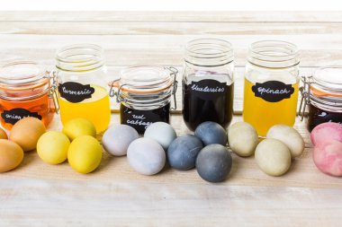 boyalı Paskalya yumurtaları