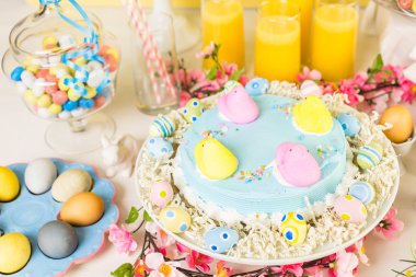 Tatlı tablo Easter pasta ile