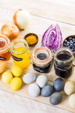 boyalı Paskalya yumurtaları