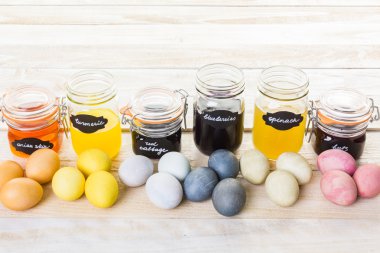 boyalı Paskalya yumurtaları