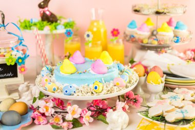 Tatlı tablo Easter pasta ile