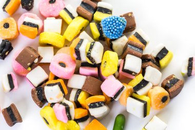 Çok renkli mini meyan kökü