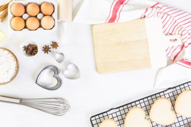 Fırın kalp şeklinde şeker kurabiye