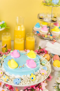 Tatlı tablo Easter pasta ile