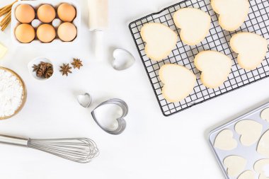 Fırın kalp şeklinde şeker kurabiye