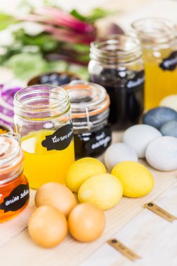 boyalı Paskalya yumurtaları