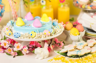Tatlı tablo Easter pasta ile