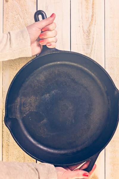 Cast iron skillet
