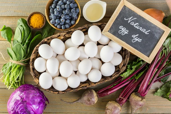 Natuurlijk geverfd paaseieren — Stockfoto