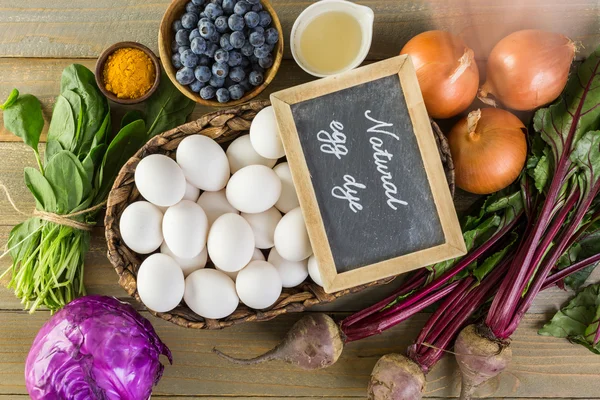 Natuurlijk geverfd paaseieren — Stockfoto