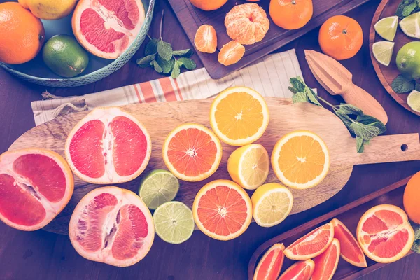 Variety of citrus fruits — Stock Photo, Image