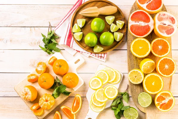 Variety of citrus fruits — Stock Photo, Image