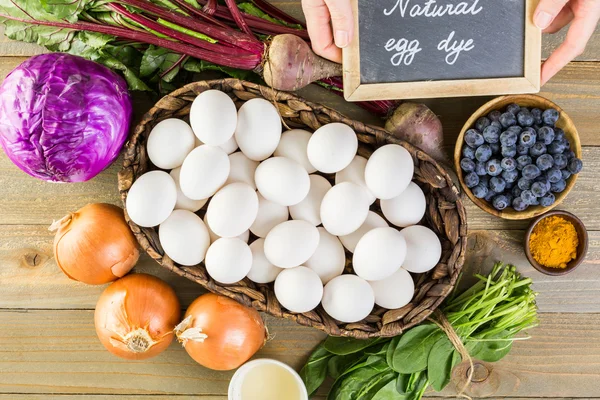 Natuurlijk geverfd paaseieren — Stockfoto