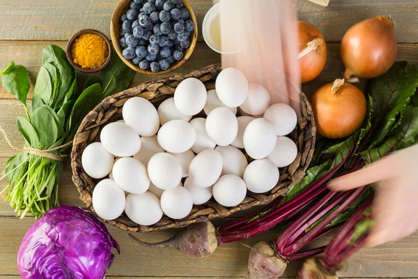 Natuurlijk geverfd paaseieren — Stockfoto