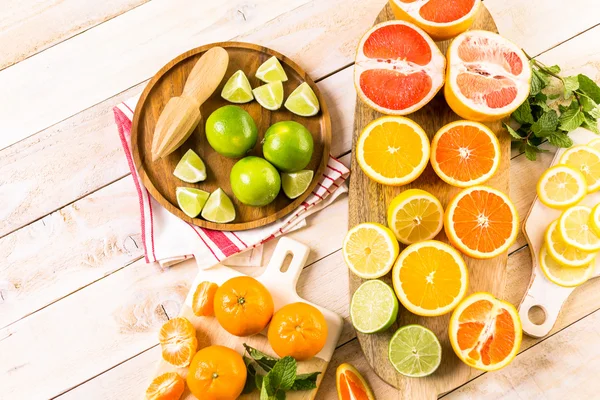 Variety of citrus fruits — Stock Photo, Image