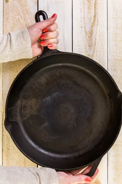 Чугунная сковорода — стоковое фото