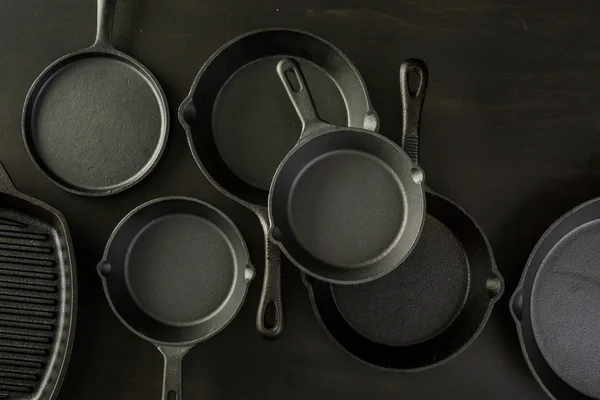 Traditional cast iron skillets — Stock Photo, Image