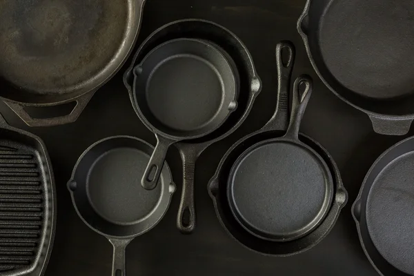 Traditional cast iron skillets — Stock Photo, Image