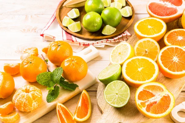 Variety of citrus fruits — Stock Photo, Image