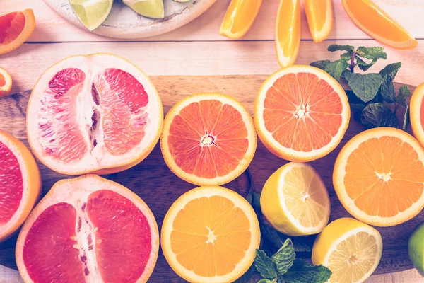 Variety of citrus fruits — Stock Photo, Image