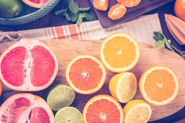 Variety of citrus fruits — Stock Photo, Image