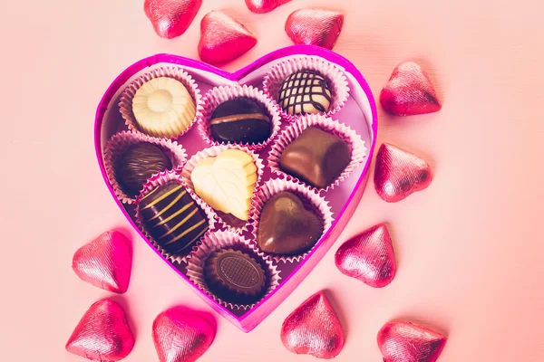 Kalp şeklinde kutu çikolata — Stok Foto © urban_light 104366476 Kalp şeklinde kutu çikolata — Stok Foto © urban_light 104366476