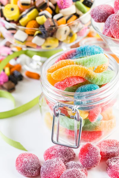Çeşitli renkli şekerler — Stok fotoğraf