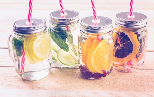 Detox citrus doordrenkt van water — Stockfoto