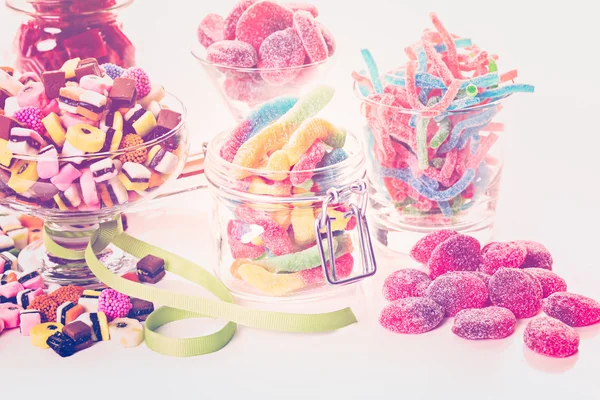 Verscheidenheid van kleurrijke snoepjes — Stockfoto