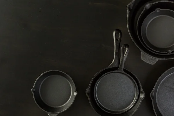 Traditional cast iron skillets — Stock Photo, Image